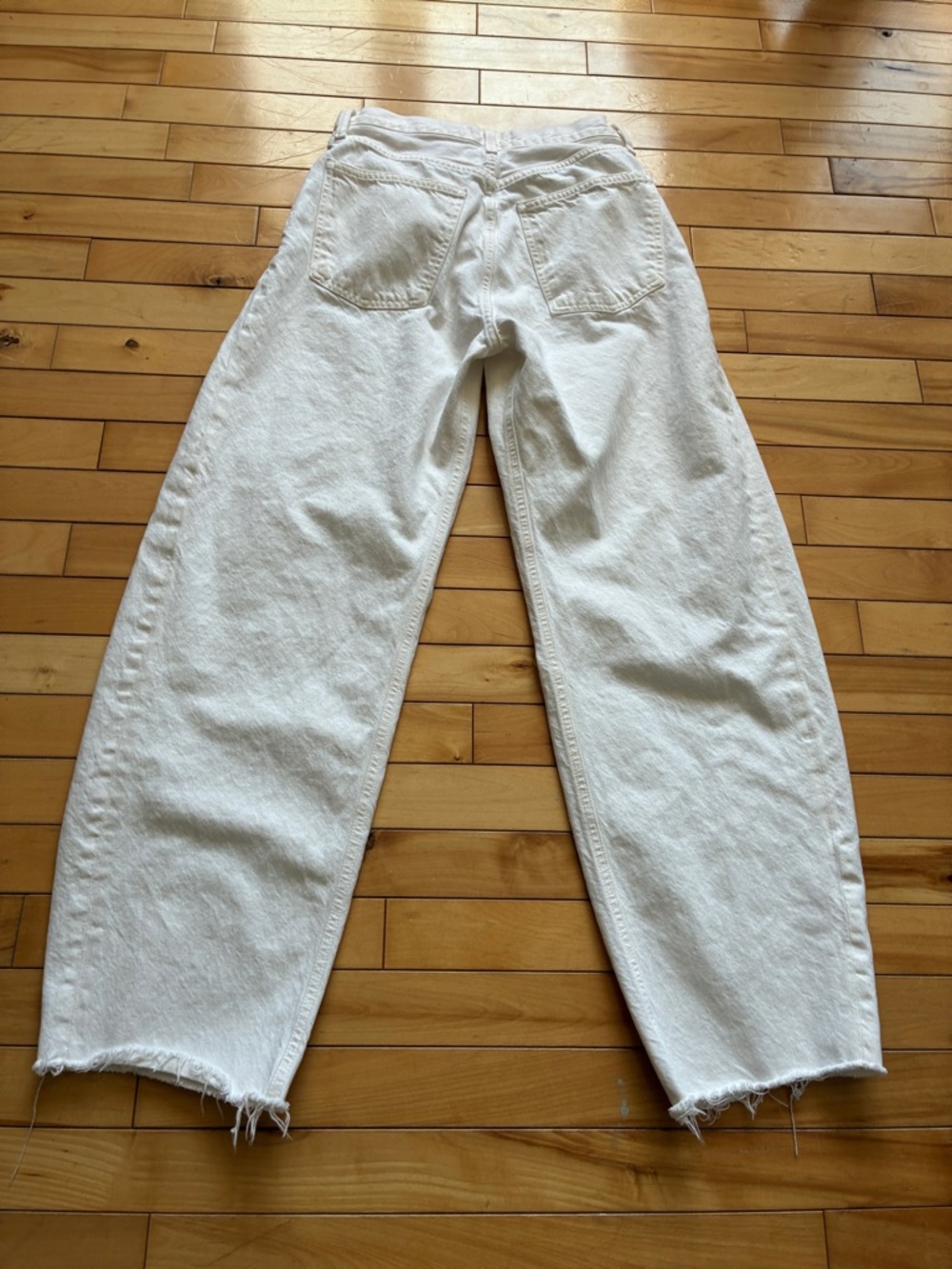 Agolde Luna Barrel Jeans in White (Element) - Picture 8 of 11